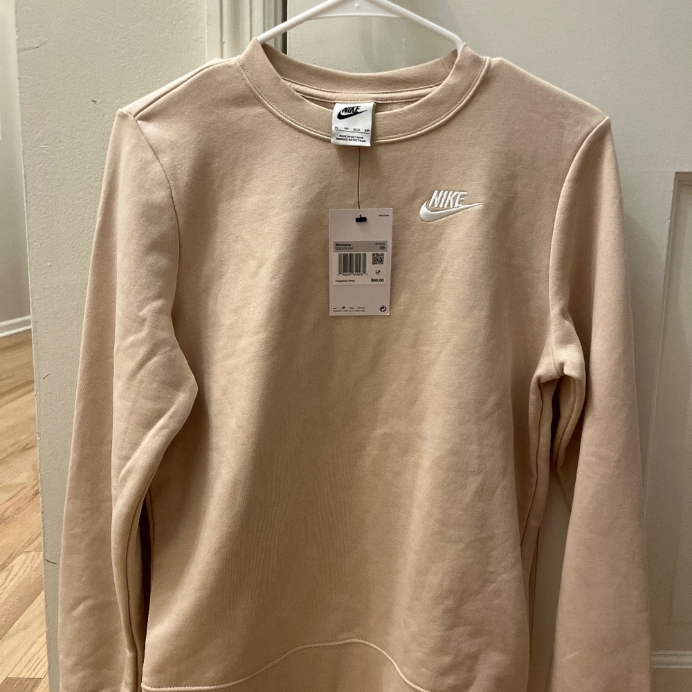 Cream women’s nike crewneck